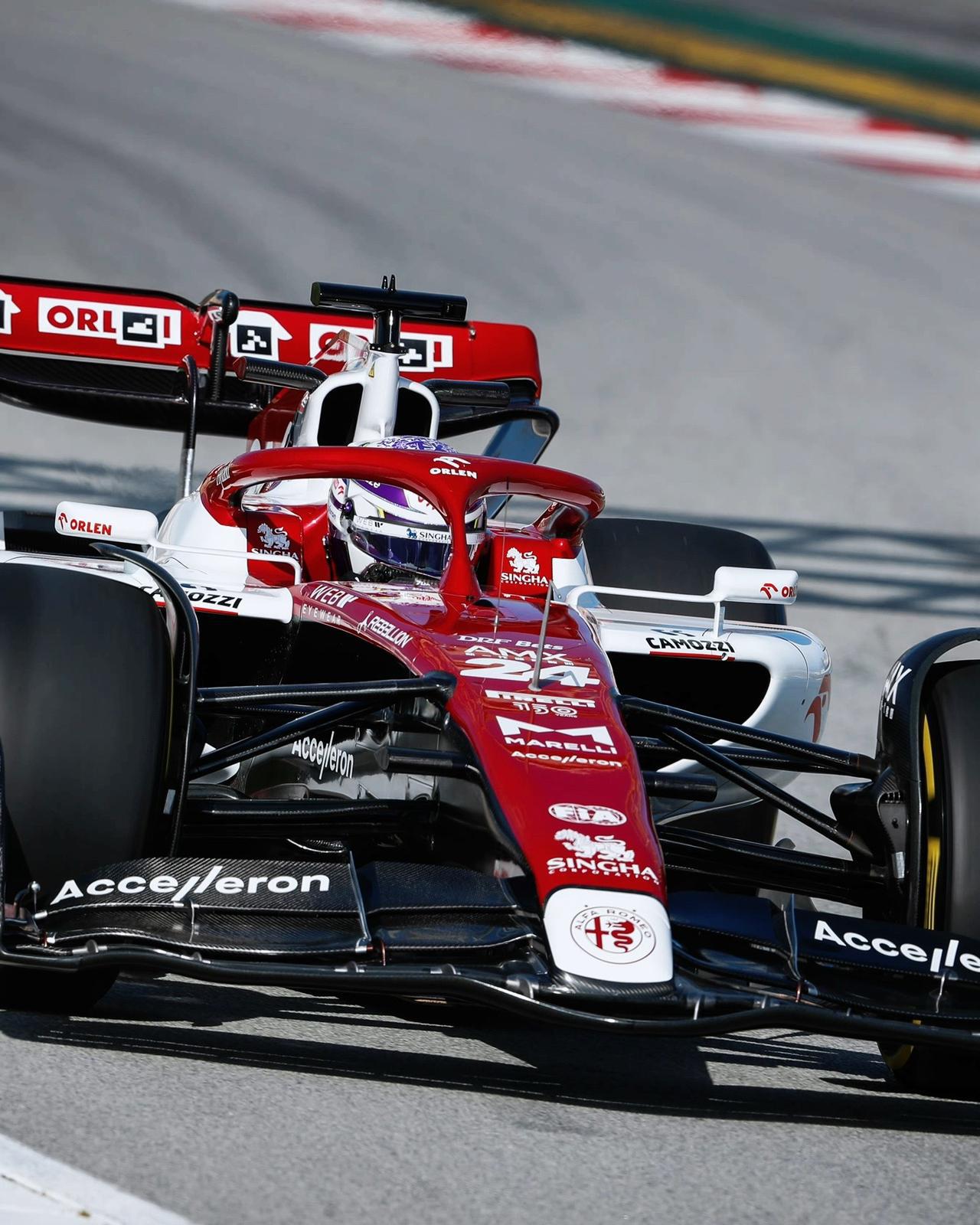 包含索伯车队横扫红牛二队，周冠宇统治全场的词条