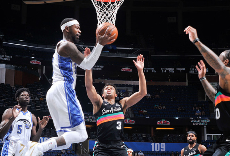 新疆队碾压青岛队，德罗赞带队取胜