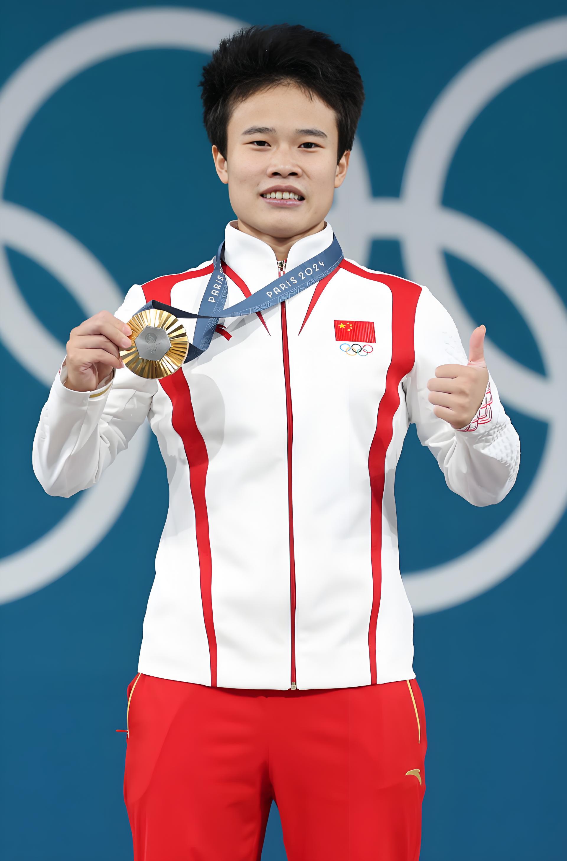 关于举重比赛中力挽狂澜逆袭，突围晋级决赛的信息