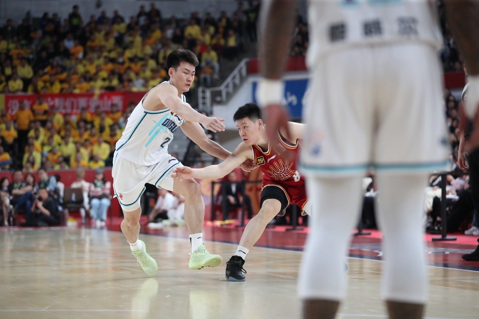 山西男篮迎战广西队，赛事激烈