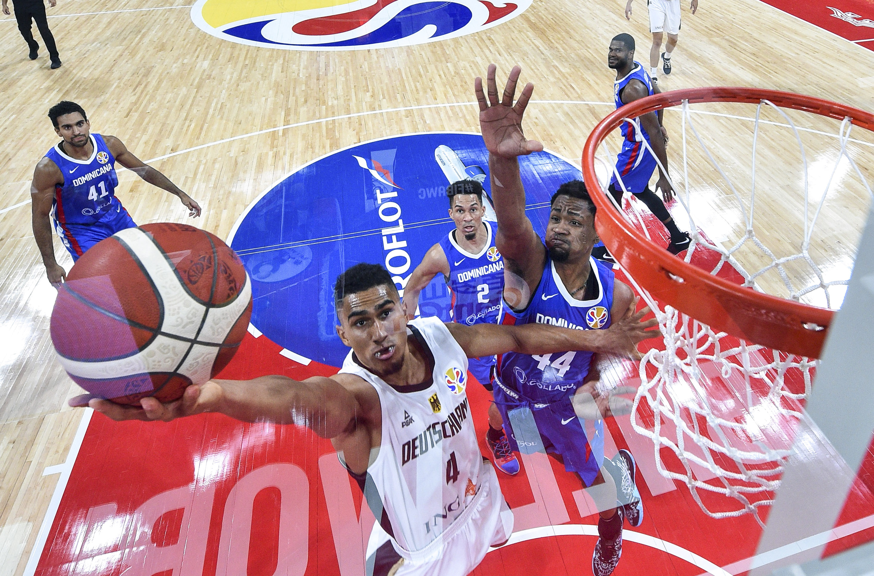 东欧篮球冠军赛竞争激烈,四支强队角逐 东欧篮球冠军赛竞争激烈,四支强队角逐