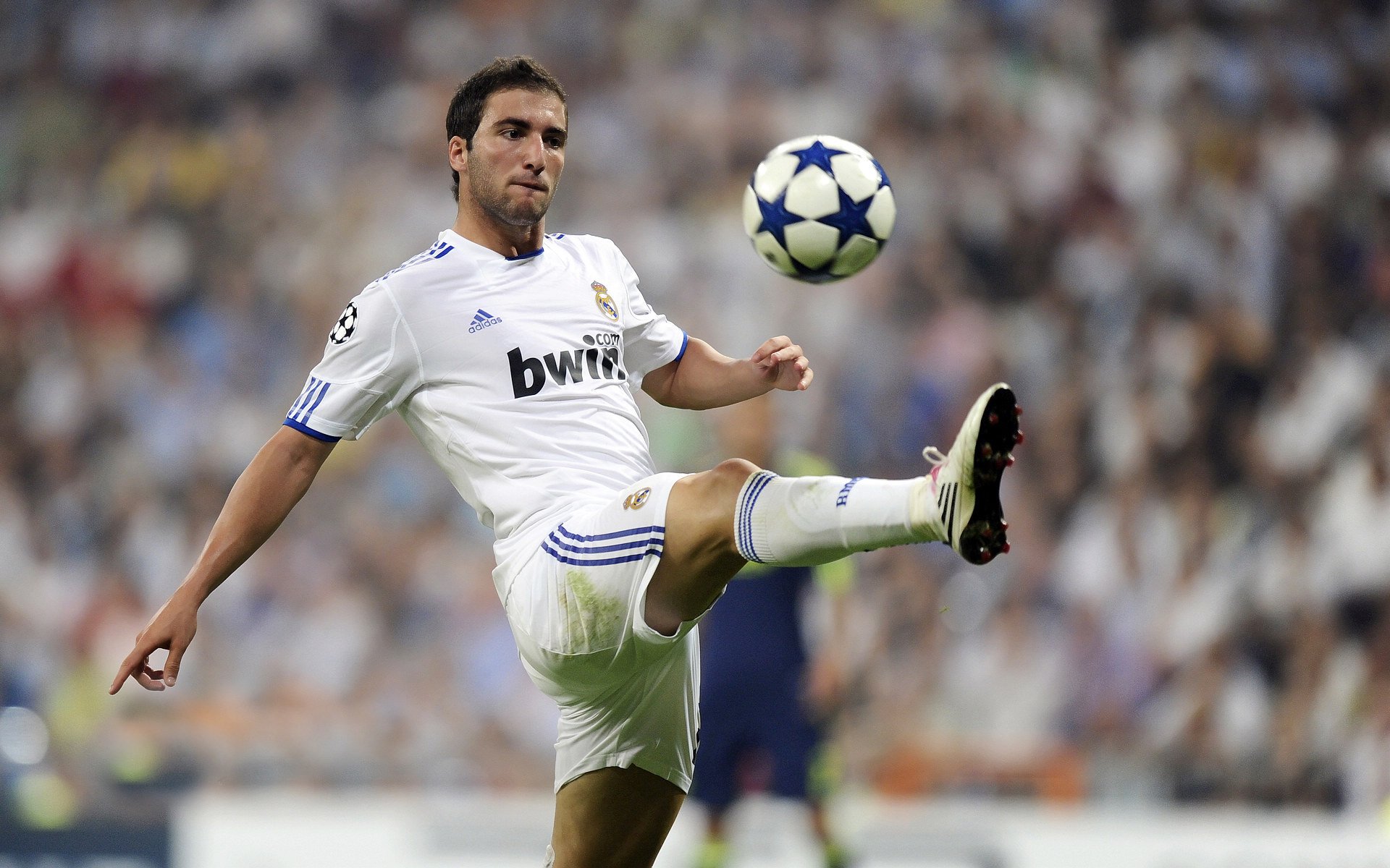 马刺打穿广东队，锡安成为关键先生，一场跨越篮球次元的对决