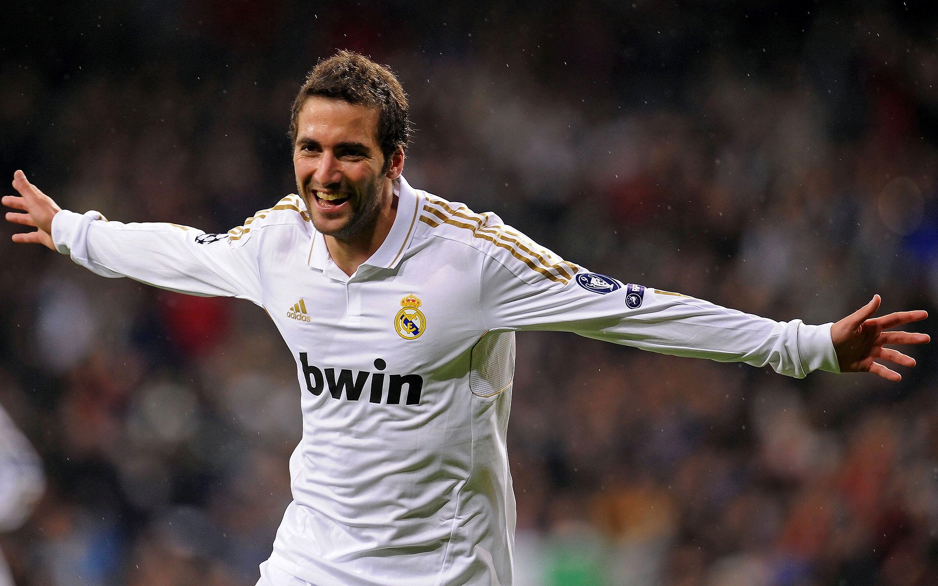 沉默者的加冕礼，欧冠决赛之夜，奥亚尔萨瓦尔用实力撕裂喧嚣